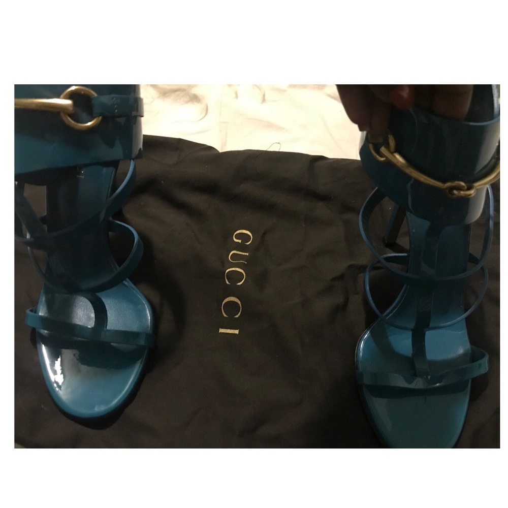 Gucci toe out sandal